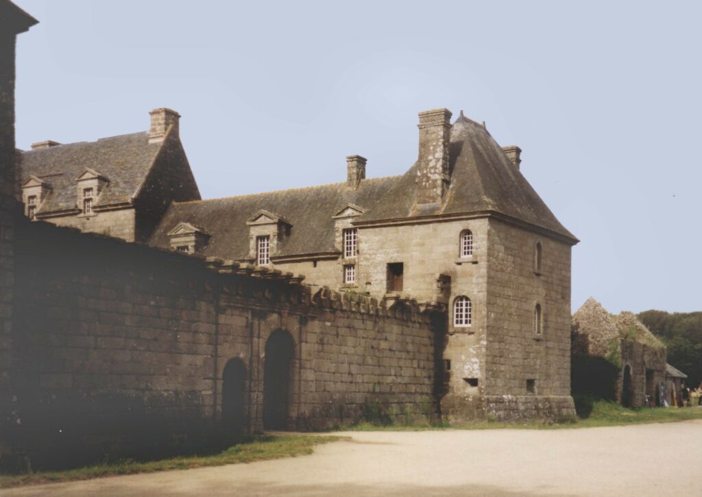 Château Kergroadez Pilier Rouge